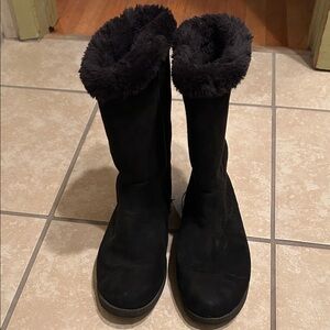 Cat & Jack Excellent Condition Black side zip boots ! Size 5